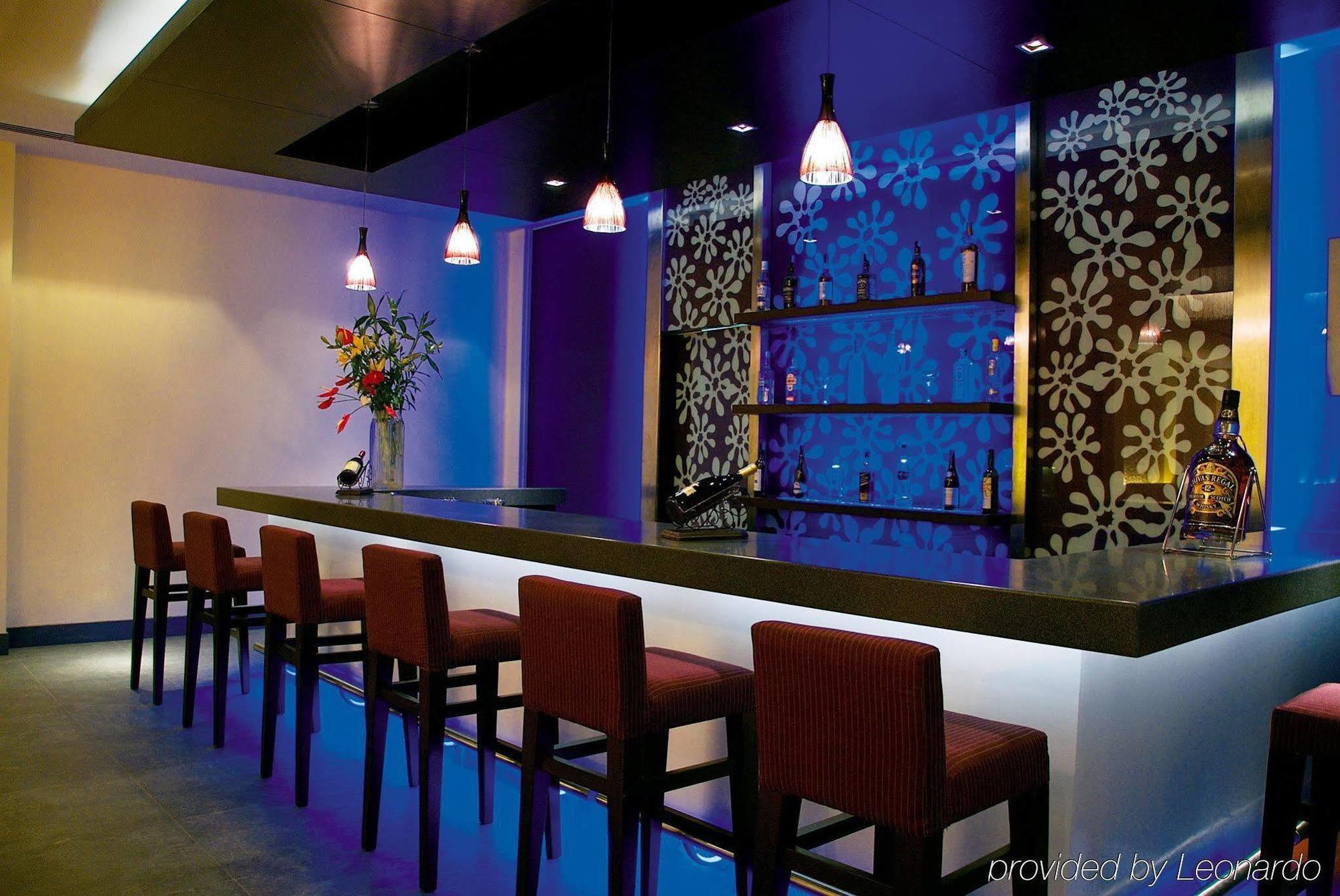 Vivanta Bengaluru Residency Road Restaurant billede